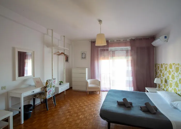 Guest House Ca\' Lou Al Teatro